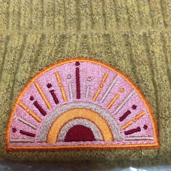 Virginia Wolf NYC Sunray soft Pom Pom Beanie Hat NEW - Picture 2 of 4